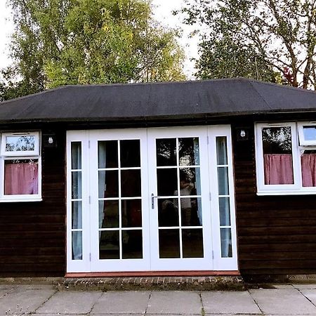 Cosy Private Cabin With Parking In Good Location Оксфорд Экстерьер фото