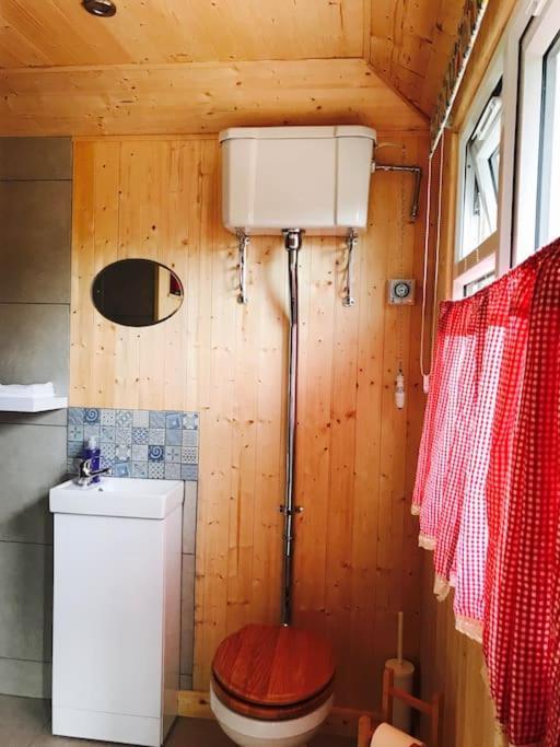 Cosy Private Cabin With Parking In Good Location Оксфорд Экстерьер фото